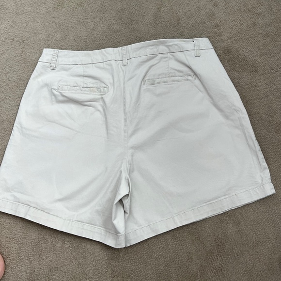 Khaki shorts Crown and Ivy 18W - Picture 2 of 2